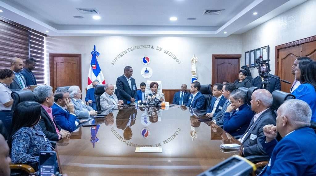 Superintendencia de Seguros anuncia responderá reclamos usuarios perjudicados por lluvias