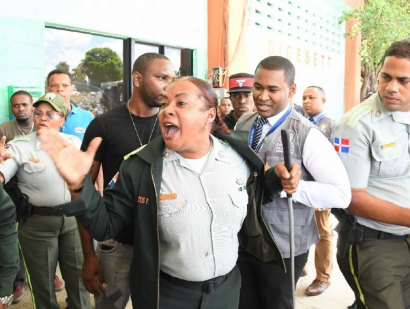SEIS MESES DE PRISIÓN SUSPENDIDA CONTRA CORONELA AGREDIÓ DEFENSOR DEL PUEBLO