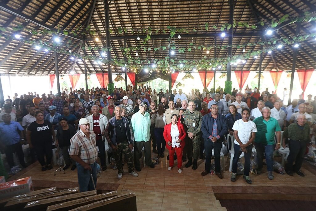 Ministerio de Defensa Lleva Esperanza y Solidaridad a Retirados en Santiago con Jornada de Acción Cívica