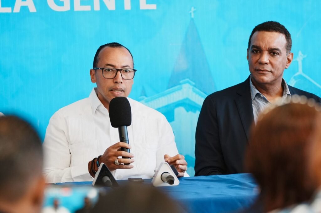 “Pasaporte en Ruta” lleva los servicios de pasaportes a nuevas comunidades